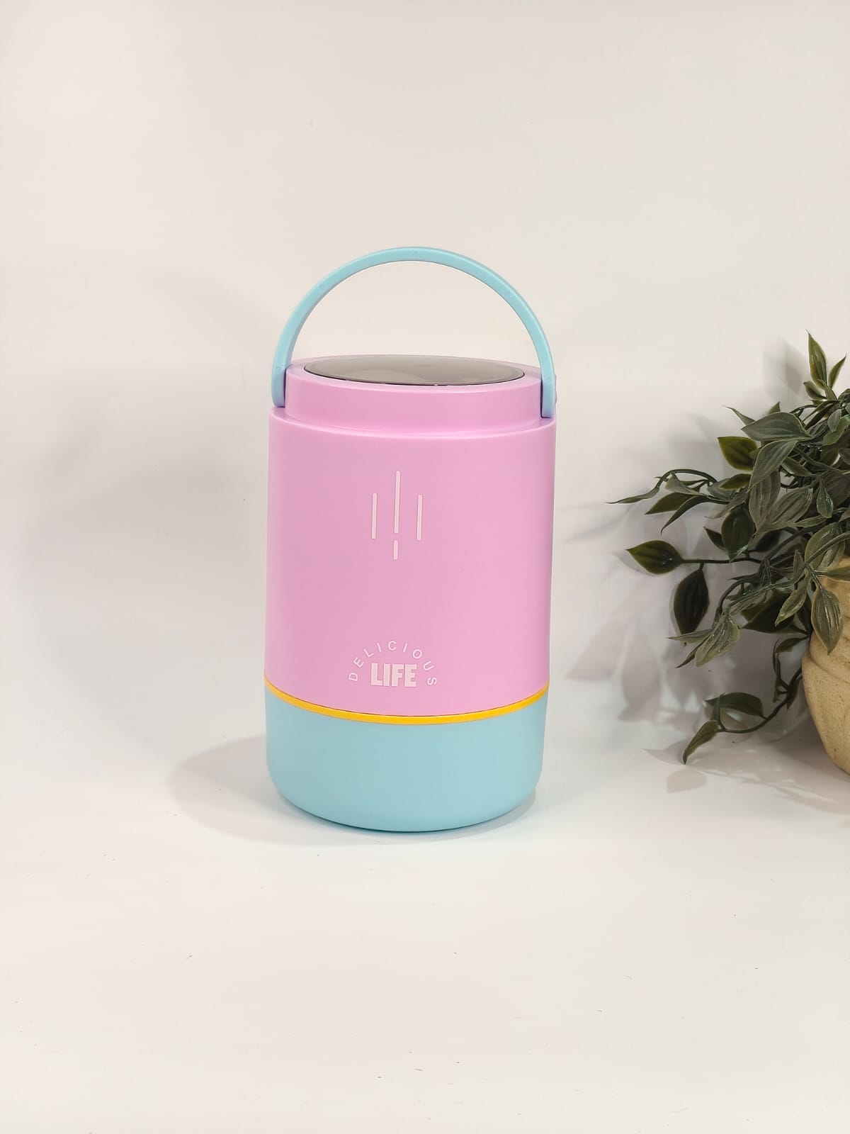 FeastPod – Compact, cute, and leak-proof joy.