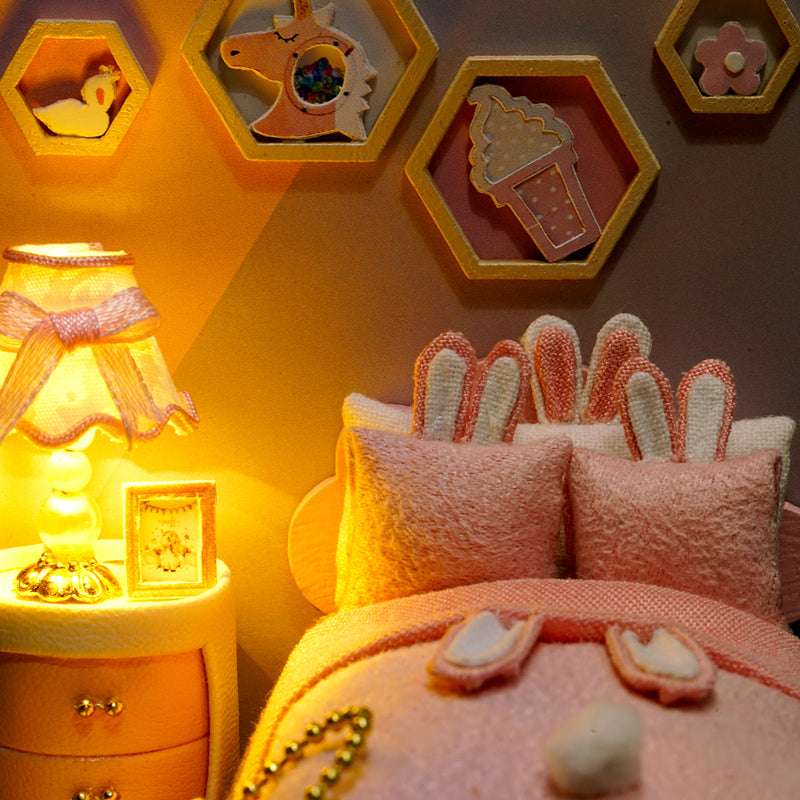 Cutefetti DIY Dollhouse - Corner of Happiness Series Miniature Kit - Crushing Moment